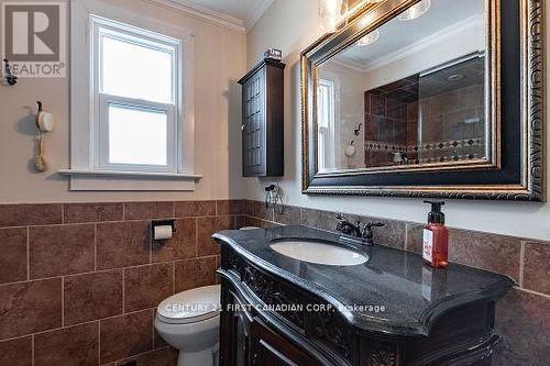 56 Riverview Avenue, London, ON - Indoor Photo Showing Bathroom