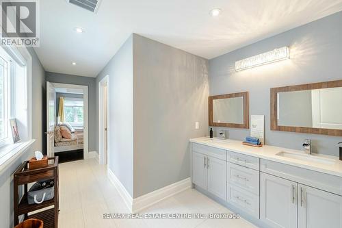 1040 Kent Avenue, Oakville, ON - Indoor Photo Showing Bathroom