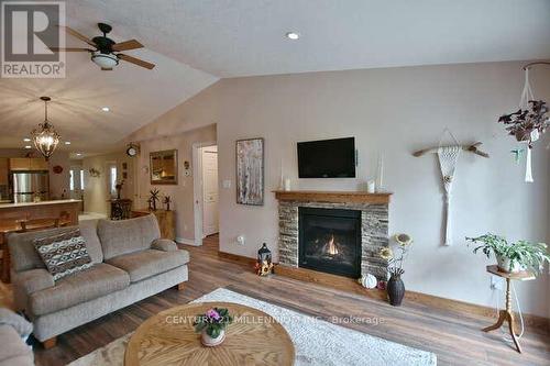 138 Meadow Lane, Wasaga Beach, ON - Indoor Photo Showing Living Room With Fireplace