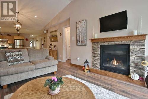 138 Meadow Lane, Wasaga Beach, ON - Indoor Photo Showing Living Room With Fireplace