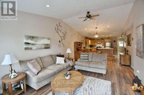 138 Meadow Lane, Wasaga Beach, ON - Indoor Photo Showing Living Room