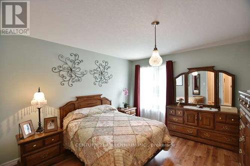 138 Meadow Lane, Wasaga Beach, ON - Indoor Photo Showing Bedroom