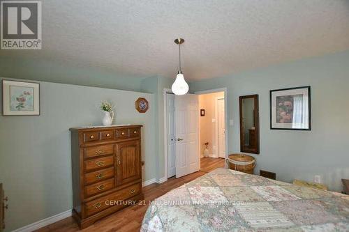 138 Meadow Lane, Wasaga Beach, ON - Indoor Photo Showing Bedroom