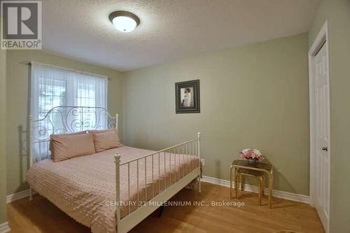 138 Meadow Lane, Wasaga Beach, ON - Indoor Photo Showing Bedroom