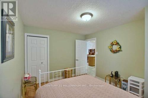 138 Meadow Lane, Wasaga Beach, ON - Indoor Photo Showing Bedroom