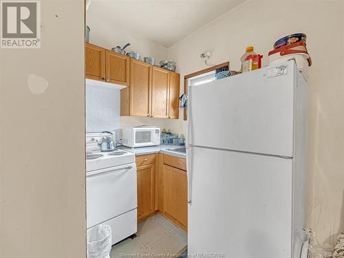 594 Janette Avenue, Windsor, ON - Indoor Photo Showing Kitchen