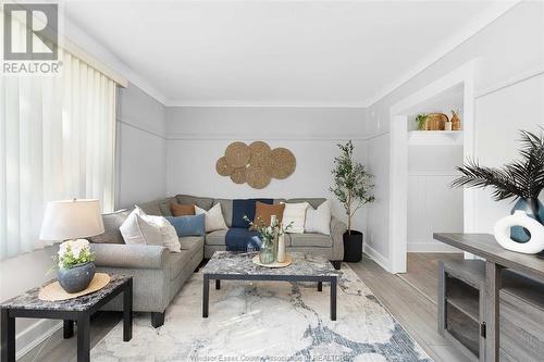 1578 Bruce Avenue, Windsor, ON - Indoor Photo Showing Living Room