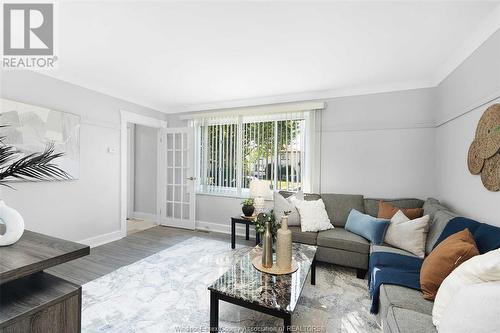 1578 Bruce Avenue, Windsor, ON - Indoor Photo Showing Living Room