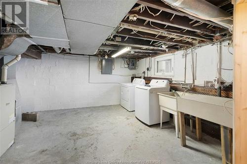 1578 Bruce Avenue, Windsor, ON - Indoor Photo Showing Laundry Room