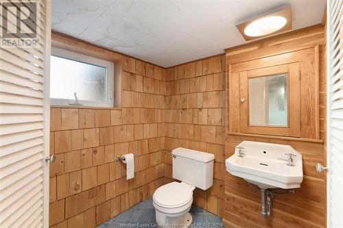 1578 Bruce Avenue, Windsor, ON - Indoor Photo Showing Bathroom