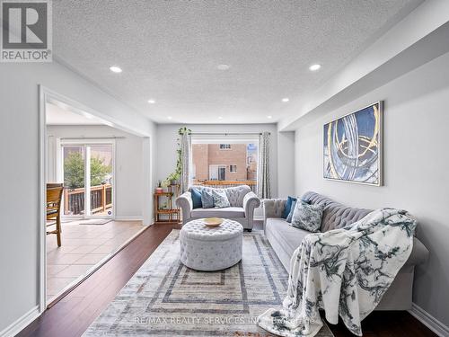 33 Echoridge Drive, Brampton, ON - Indoor Photo Showing Living Room