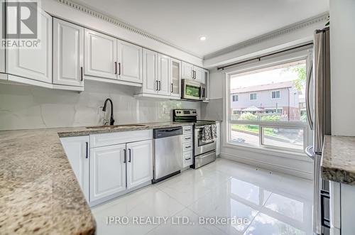 51 - 3525 Brandon Gate Drive, Mississauga, ON - Indoor Photo Showing Kitchen