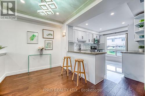 51 - 3525 Brandon Gate Drive, Mississauga, ON - Indoor Photo Showing Kitchen