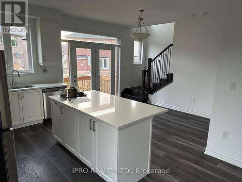 1760 Thames Circle, Milton, ON - Indoor Photo Showing Kitchen