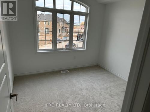 1760 Thames Circle, Milton, ON - Indoor Photo Showing Other Room