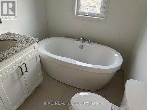 1760 Thames Circle, Milton, ON - Indoor Photo Showing Bathroom