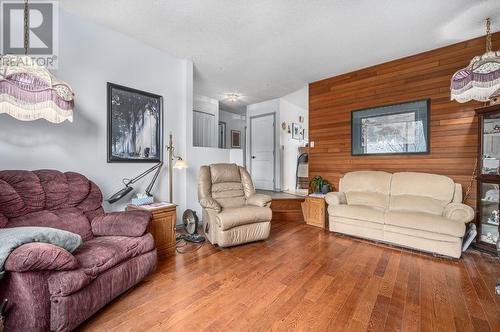 1322 Heustis Drive, Ashcroft, BC - Indoor Photo Showing Living Room