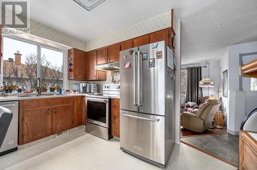 1322 Heustis Drive, Ashcroft, BC - Indoor Photo Showing Kitchen