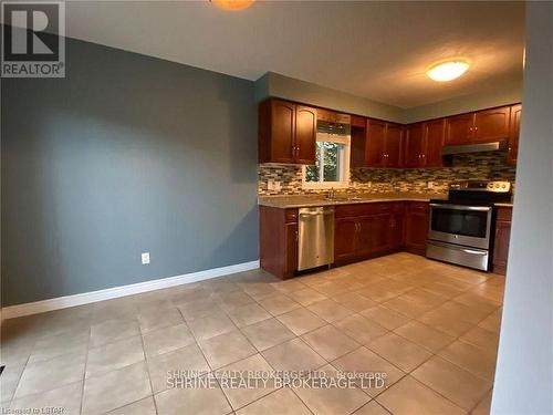 1104 Foxhunt Road, London, ON - Indoor Photo Showing Kitchen