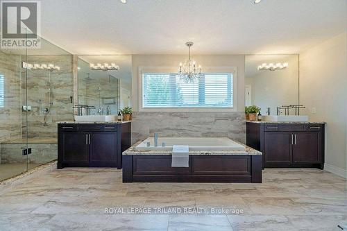 1520 Jim Allen Way, London, ON - Indoor Photo Showing Bathroom