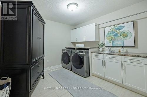 1520 Jim Allen Way, London, ON - Indoor Photo Showing Laundry Room