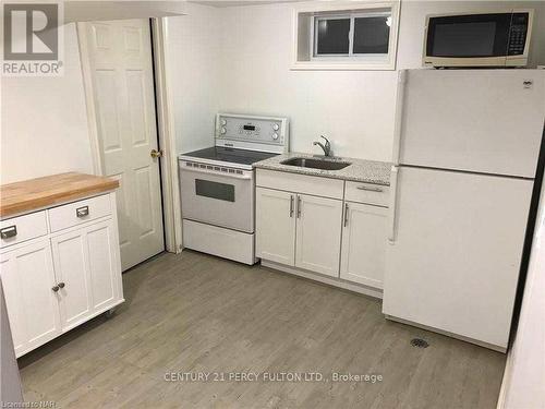 641 Niagara Street, St. Catharines, ON - Indoor Photo Showing Kitchen