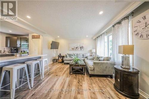 641 Niagara Street, St. Catharines, ON - Indoor Photo Showing Living Room