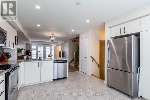 156 - 156 Watson Parkway N, Guelph, ON - Indoor Photo Showing Kitchen