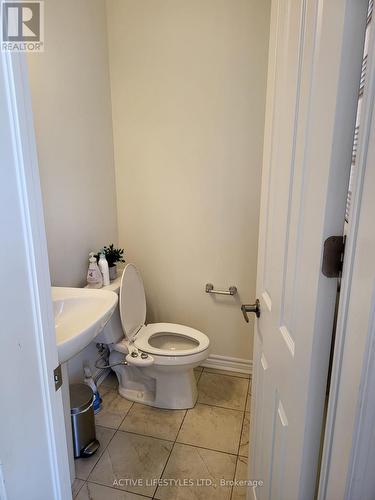 725 Kennedy Circle W, Milton, ON - Indoor Photo Showing Bathroom