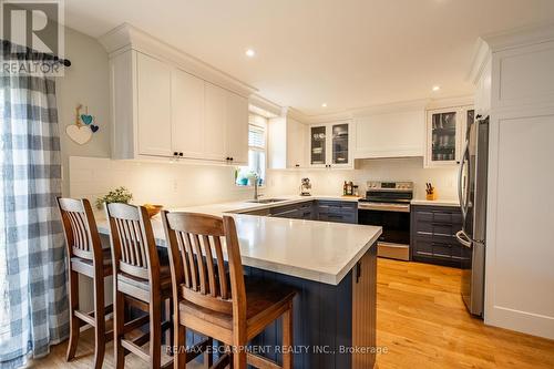 2405 Orchard Road, Burlington, ON - Indoor Photo Showing Kitchen