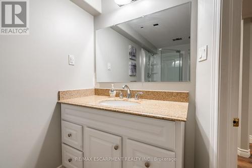 2405 Orchard Road, Burlington, ON - Indoor Photo Showing Bathroom