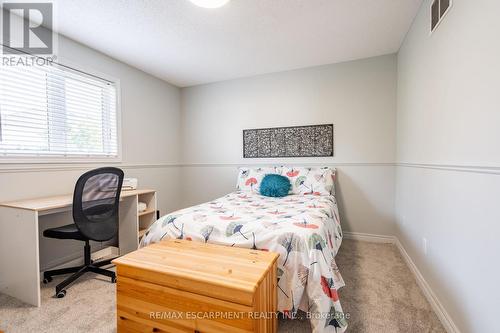 2405 Orchard Road, Burlington, ON - Indoor Photo Showing Bedroom