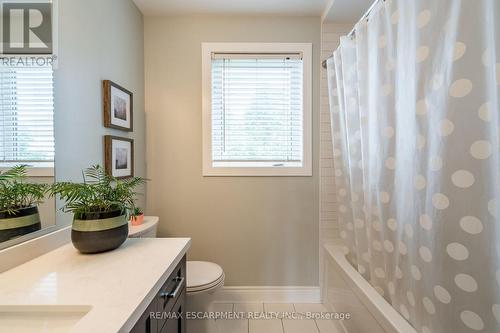 2405 Orchard Road, Burlington, ON - Indoor Photo Showing Bathroom