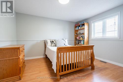 2405 Orchard Road, Burlington, ON - Indoor Photo Showing Bedroom