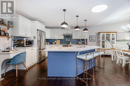 130 New York Avenue, Wasaga Beach, ON - Indoor Photo Showing Kitchen With Upgraded Kitchen