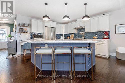 130 New York Avenue, Wasaga Beach, ON - Indoor Photo Showing Kitchen With Upgraded Kitchen