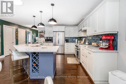 130 New York Avenue, Wasaga Beach, ON - Indoor Photo Showing Kitchen With Upgraded Kitchen