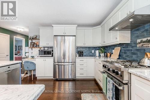 130 New York Avenue, Wasaga Beach, ON - Indoor Photo Showing Kitchen With Upgraded Kitchen