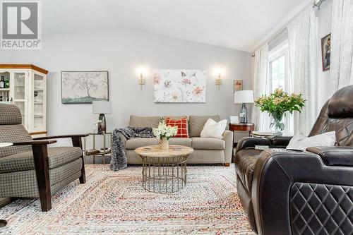 130 New York Avenue, Wasaga Beach, ON - Indoor Photo Showing Living Room