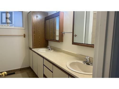 5297 Cambridge Road, Prince George, BC - Indoor Photo Showing Bathroom