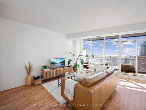 1308-15 Bruyeres Mews, Toronto, ON - Indoor Photo Showing Living Room