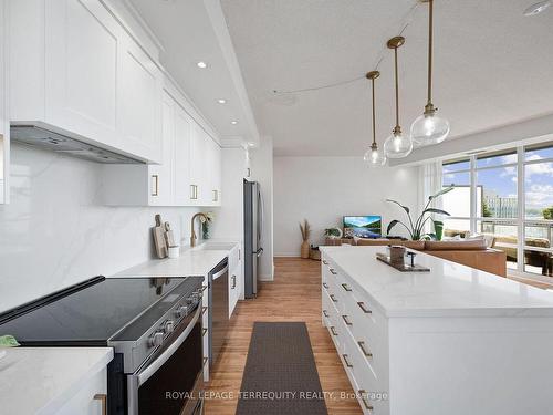 1308-15 Bruyeres Mews, Toronto, ON - Indoor Photo Showing Kitchen With Upgraded Kitchen