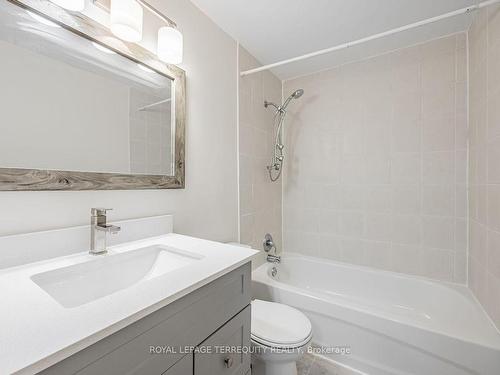 23-21 Rockwood Dr, Toronto, ON - Indoor Photo Showing Bathroom