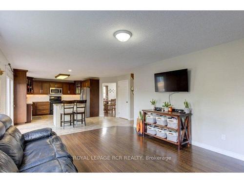 132 Schmidt Dr, Wellington North, ON - Indoor Photo Showing Living Room