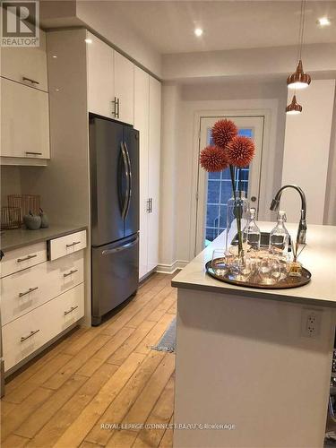 1986 Donald Cousens Parkway, Markham, ON - Indoor Photo Showing Kitchen With Upgraded Kitchen