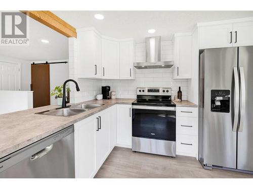 317 Archibald Road, Clearwater, BC - Indoor Photo Showing Kitchen With Double Sink With Upgraded Kitchen