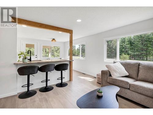 317 Archibald Road, Clearwater, BC - Indoor Photo Showing Living Room