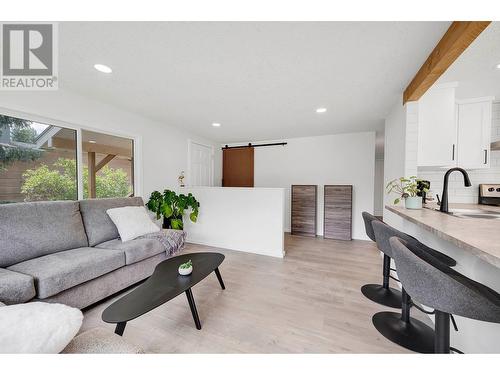 317 Archibald Road, Clearwater, BC - Indoor Photo Showing Living Room