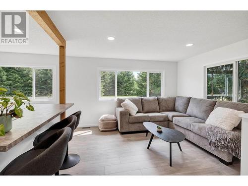 317 Archibald Road, Clearwater, BC - Indoor Photo Showing Living Room