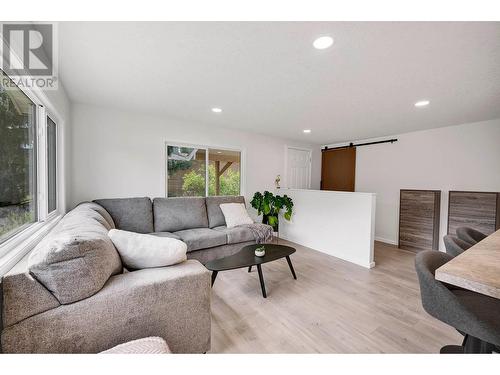 317 Archibald Road, Clearwater, BC - Indoor Photo Showing Living Room